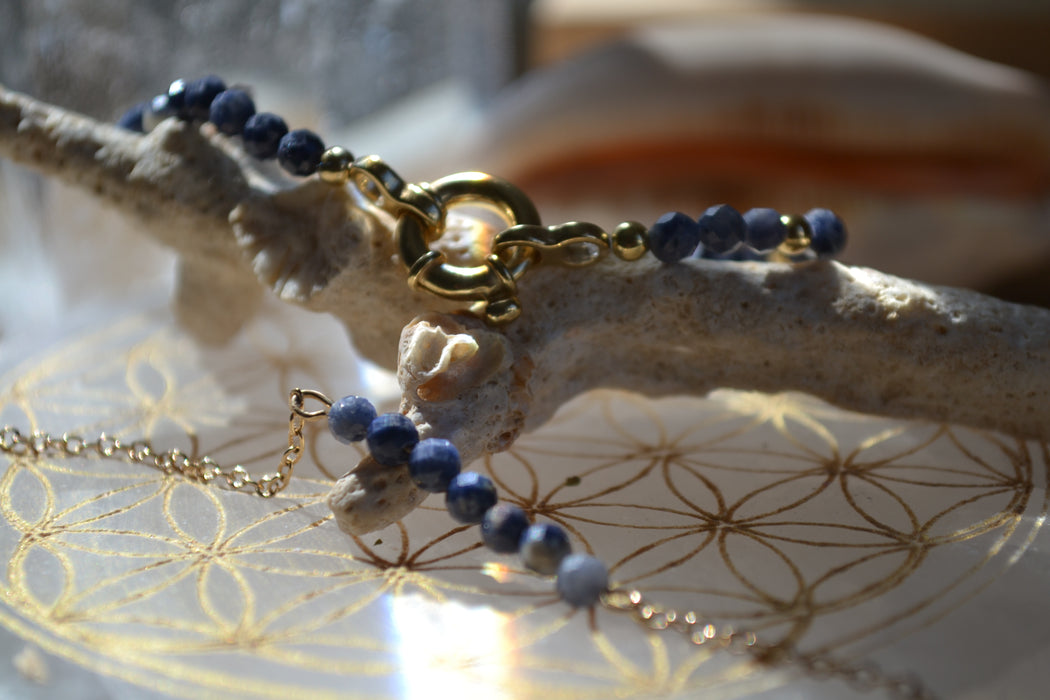 Lyra – Bracelet – Saphir | Clarté Mentale & Expression Juste