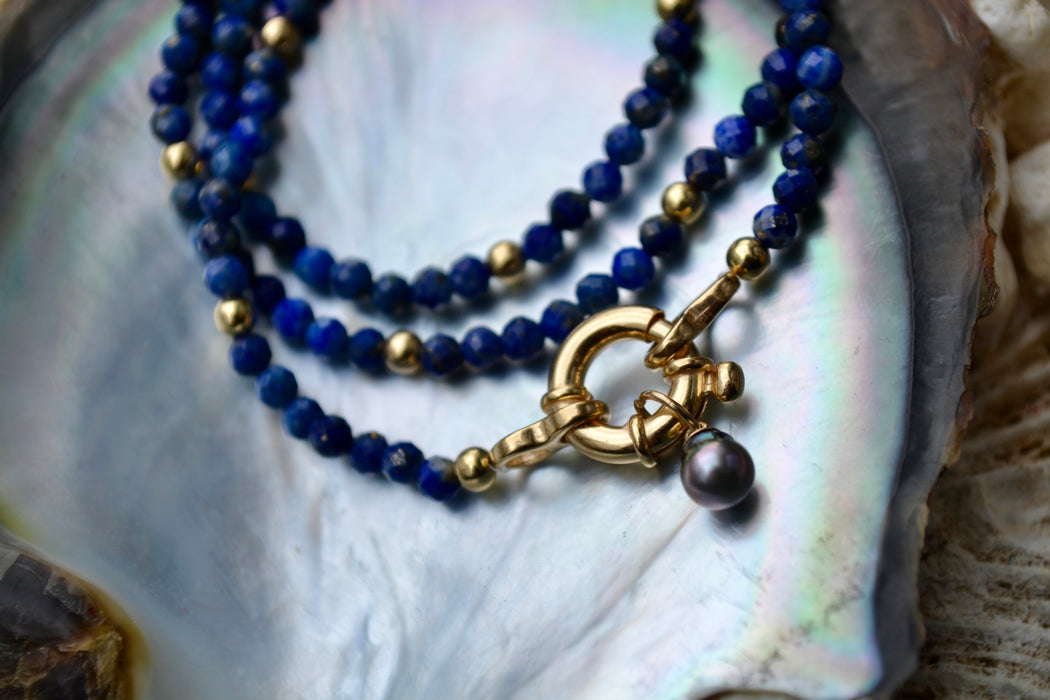 Yara – Collier Ras-de-cou – Lapis Lazuli & Keshi | Voix & Intuition