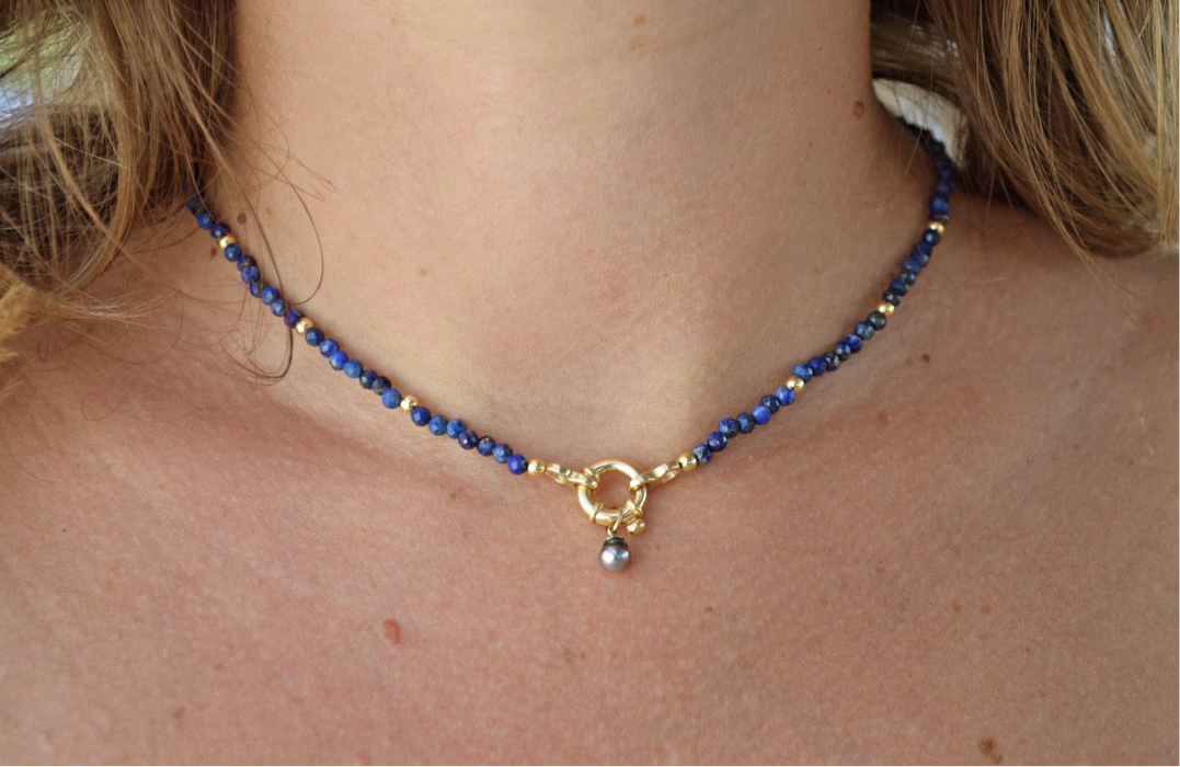 Yara – Collier Ras-de-cou – Lapis Lazuli & Keshi | Voix & Intuition