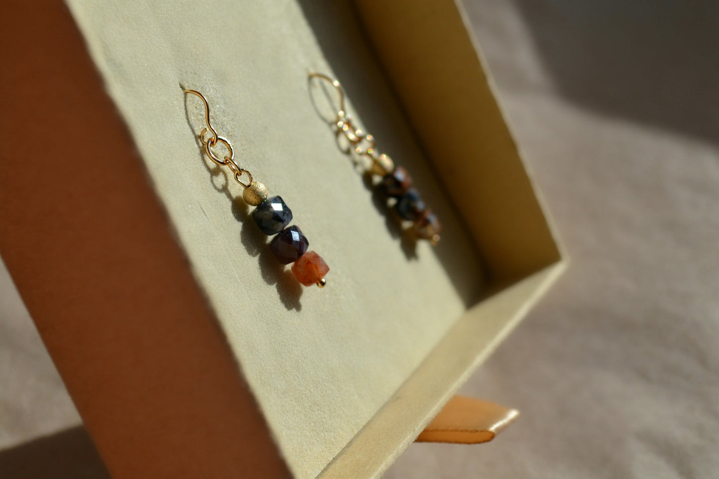 Noema – Boucles d’oreilles en Pietersite | Vision & Transformation Intérieure